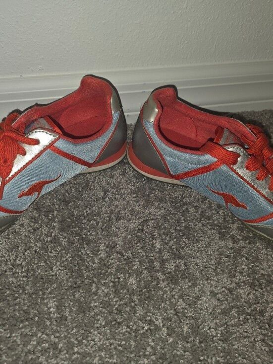 KangaROOS Women's Retro Low Top Red and Silver Athletic Sneakers Sz 7.5 10