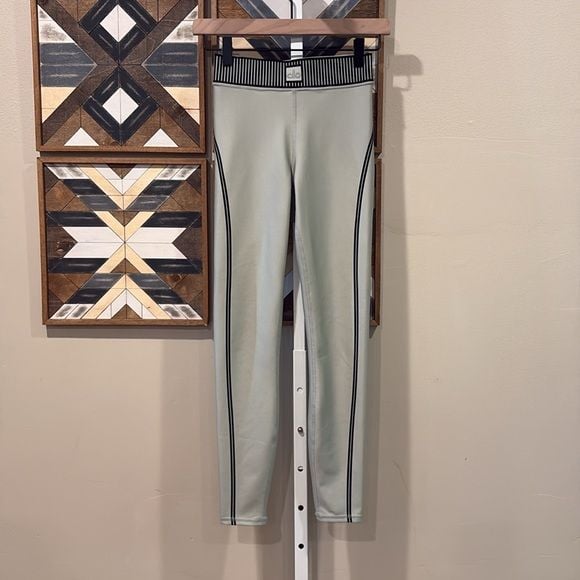 ALO Yoga Olive Green High-Waist Leggings with Black Trim 3