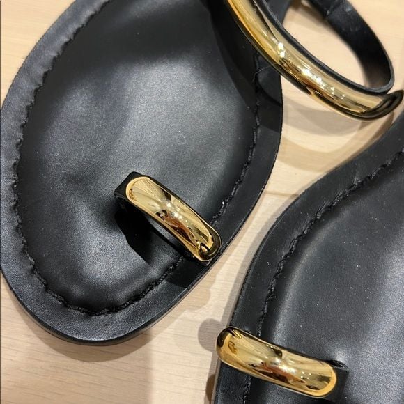 Dolce Vita Black Leather Gold Accent Toe-Ring Slide Sandals 7