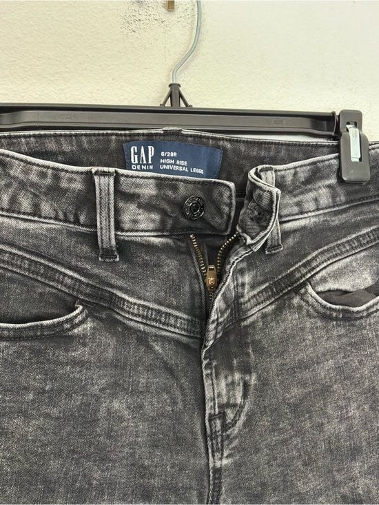 GAP High Rise Universal Legging Jeans Black Acid Wash Size 6/28R 11