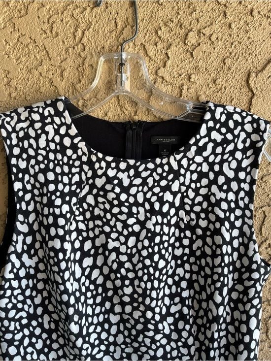 Ann Taylor Black & White Abstract Print Sleeveless Sheath Dress Size 6 4