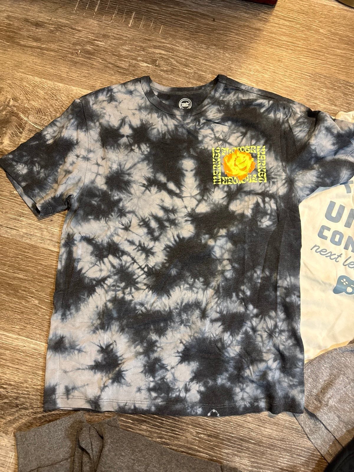 5-Piece Casual Clothing Lot - Hurley Joggers, MTV & Graphic Tees 2