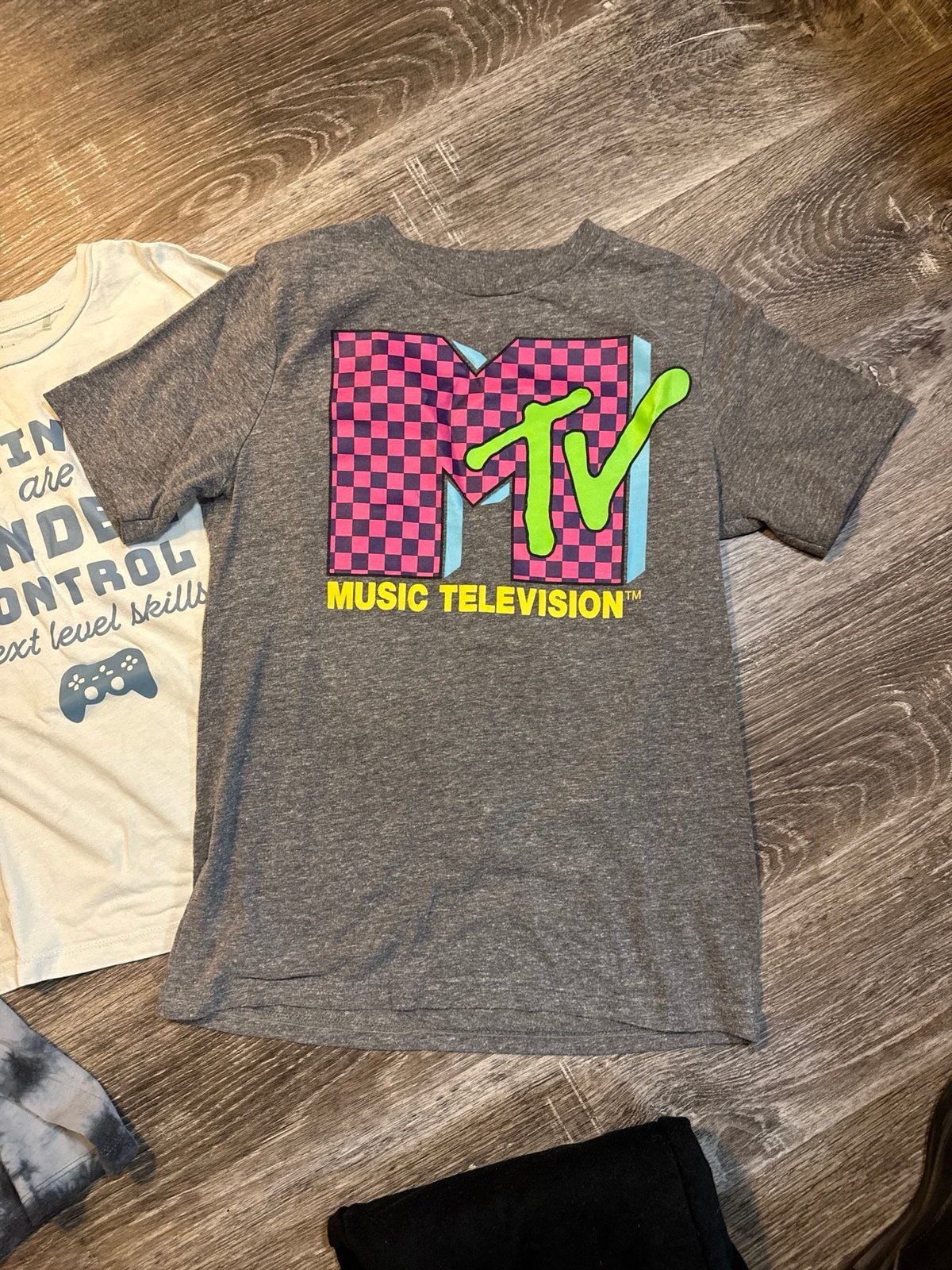 5-Piece Casual Clothing Lot - Hurley Joggers, MTV & Graphic Tees 6