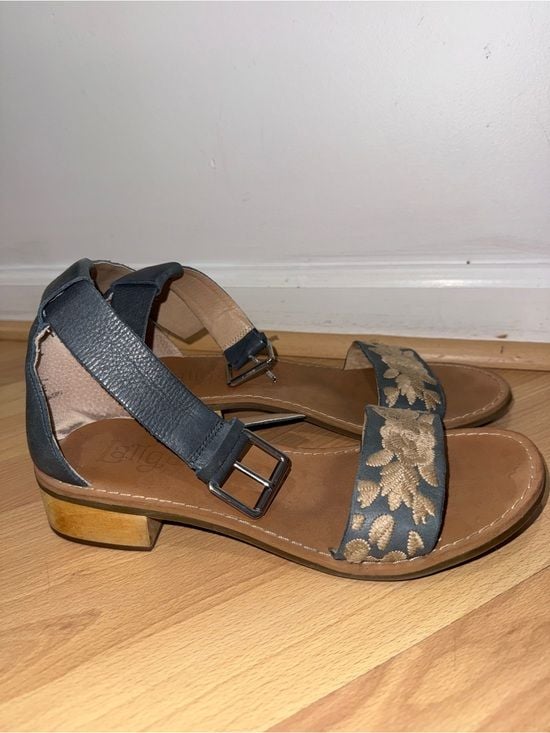 Ankle strap and leather block heel sandals 2