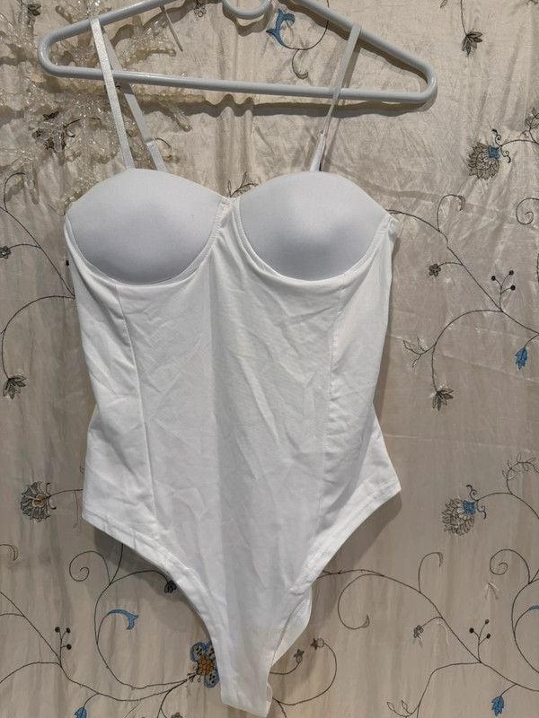 White corset bodysuit with push-up bra #lingerie 2