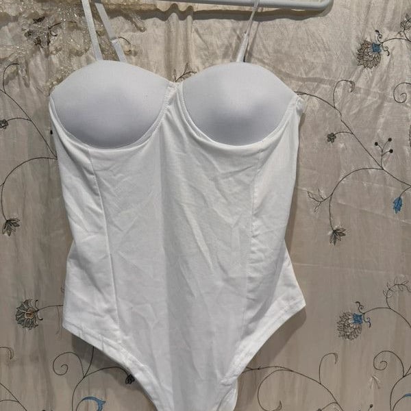 White corset bodysuit with push-up bra #lingerie