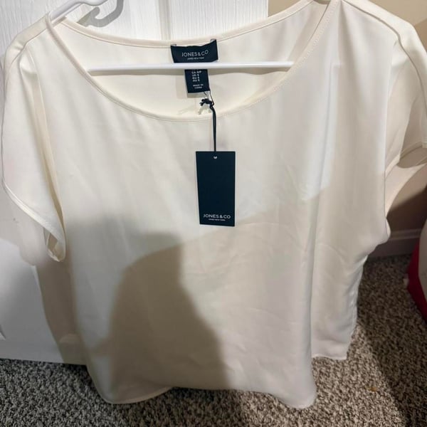 Jones & Co Cream Short Sleeve Blouse Size S New with Tags