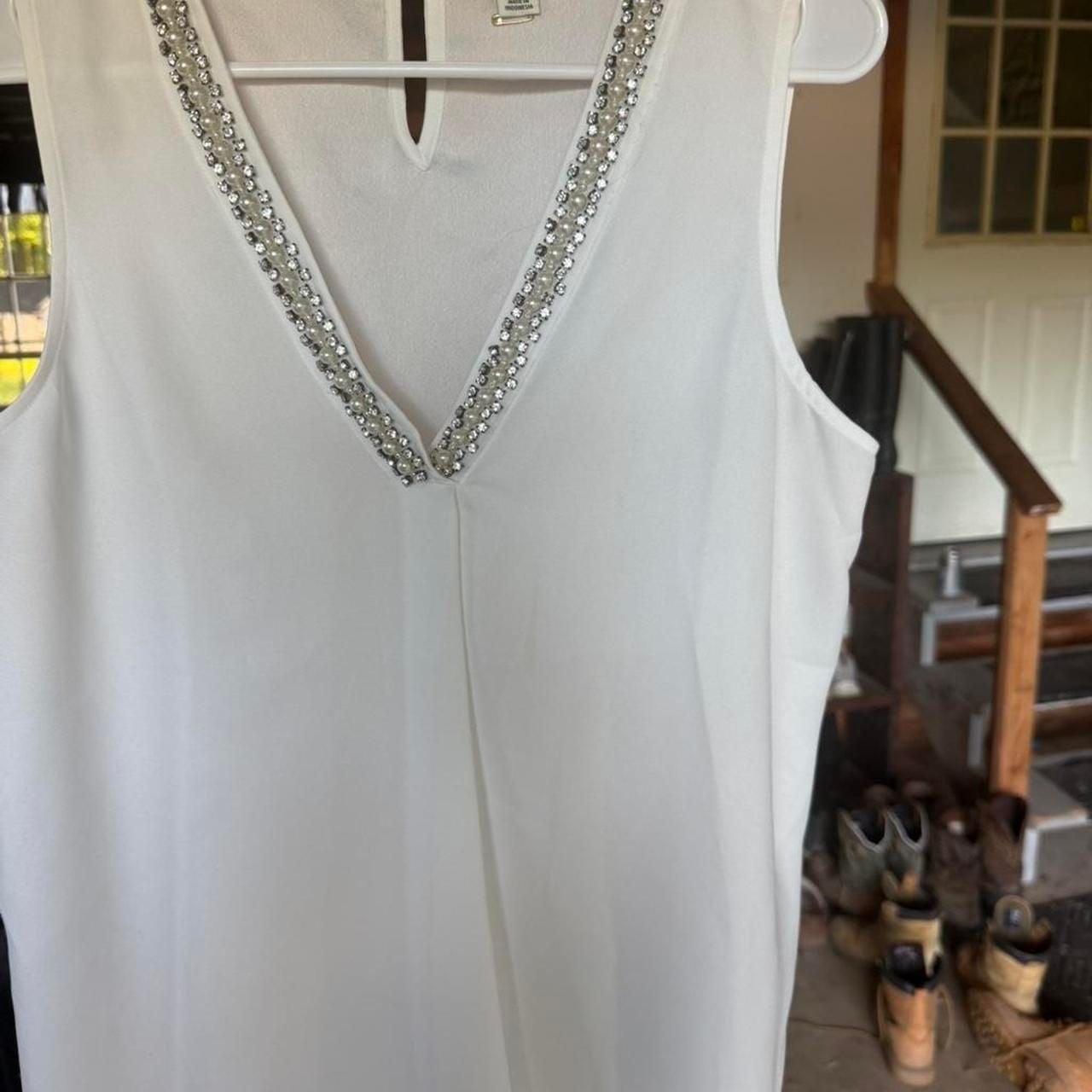 Adrienne Vittadini Beaded V-Neck Top Size M White Sleeveless Blouse 2