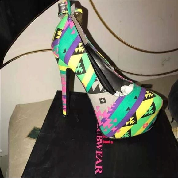 Geometric pattern heels π 3