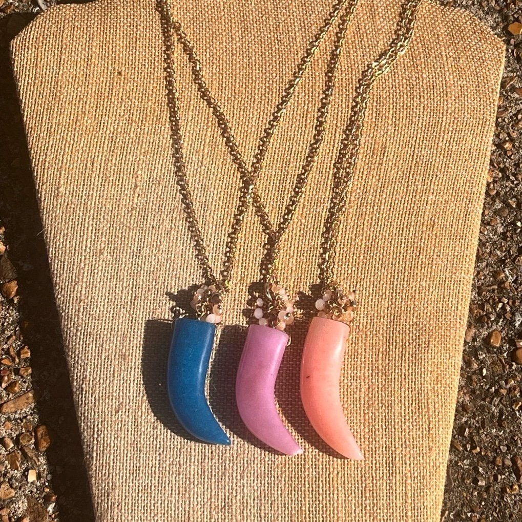 Gold Tone Beads & Horn Pendant Necklace- Lavender 6