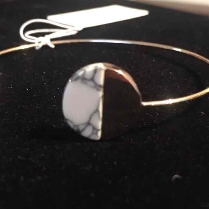 Dainty Gold Circle Cuff- White Howlite 5