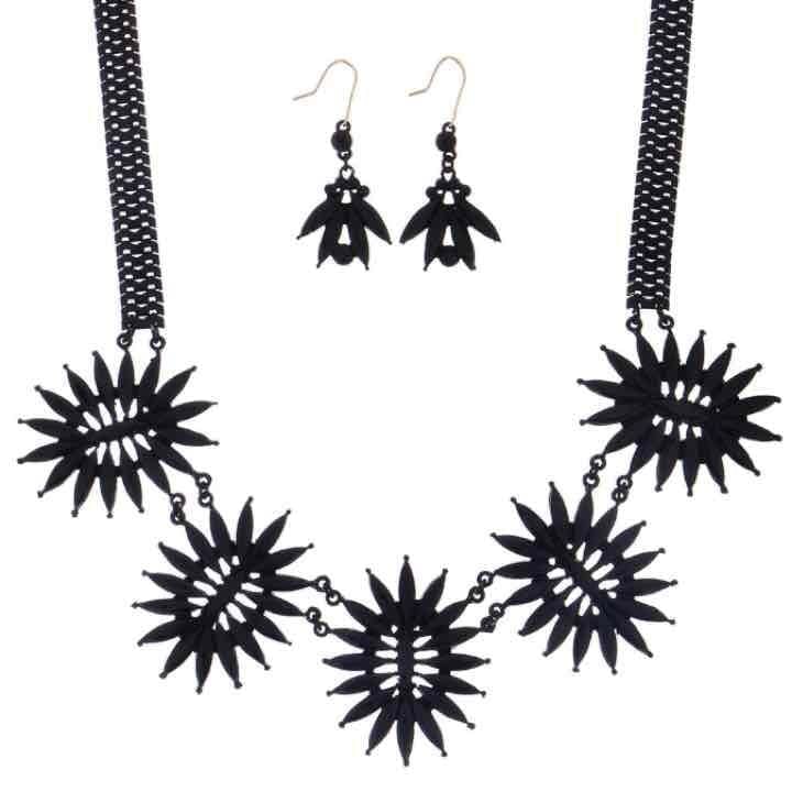 Floral Statement Necklace Set- Black 2