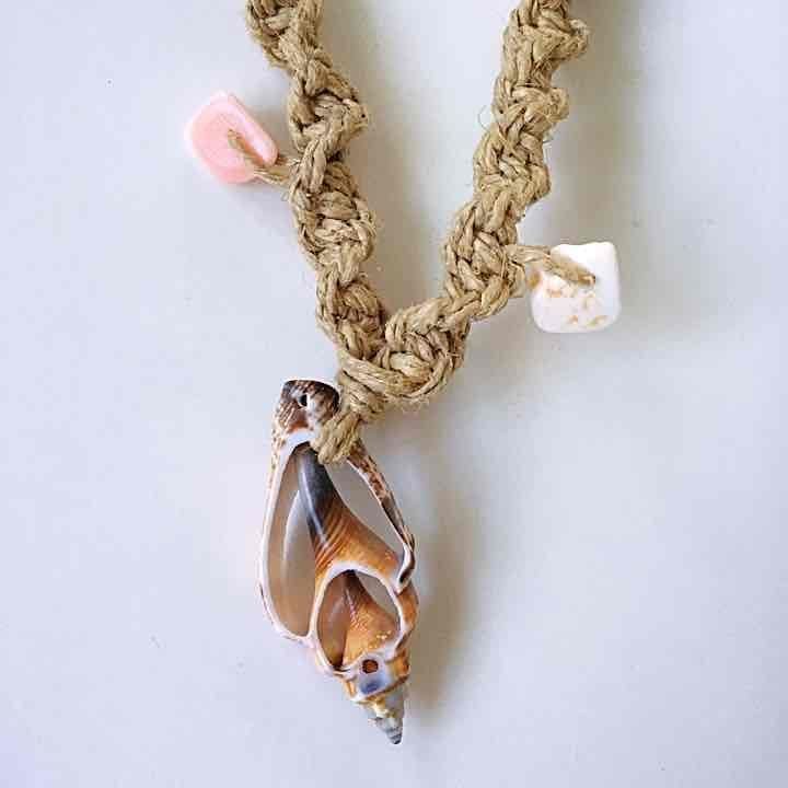 Shell Pendant Hemp Necklace 2