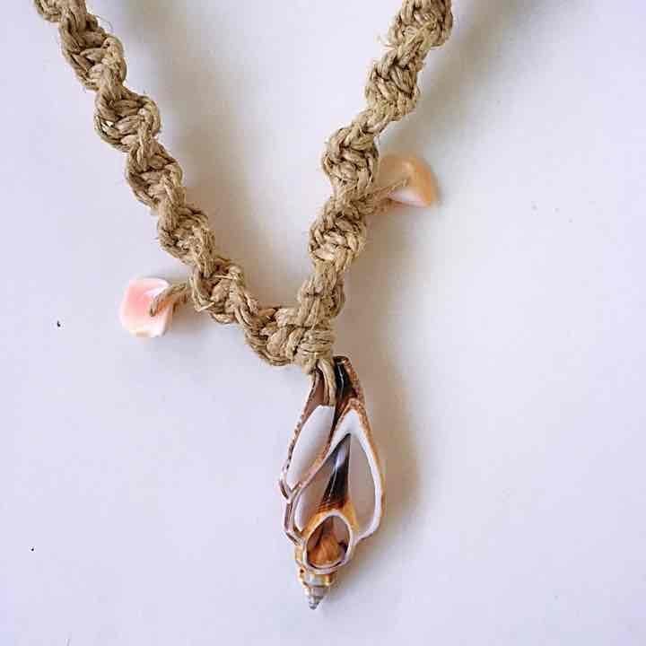 Shell Pendant Hemp Necklace 3