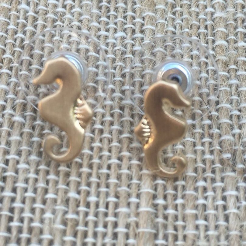 Sea Horse Posts- Gold 2