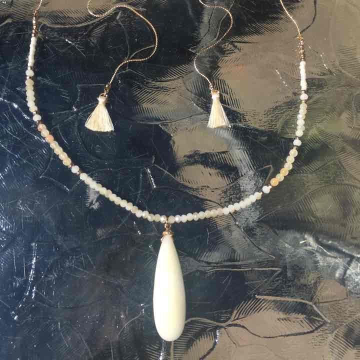 Beaded Pendant & Tassels Necklace- Ivory 5