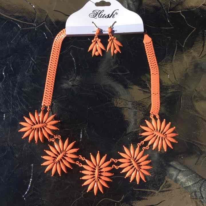 Floral Statement Necklace Set- Peach 5