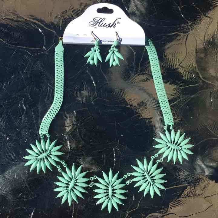 Floral Statement Necklace Set- Mint 5