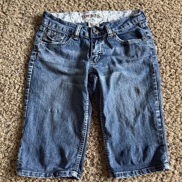 YMI Denim Capri Jeans Size 5 Blue Y2K Button Flap Pockets