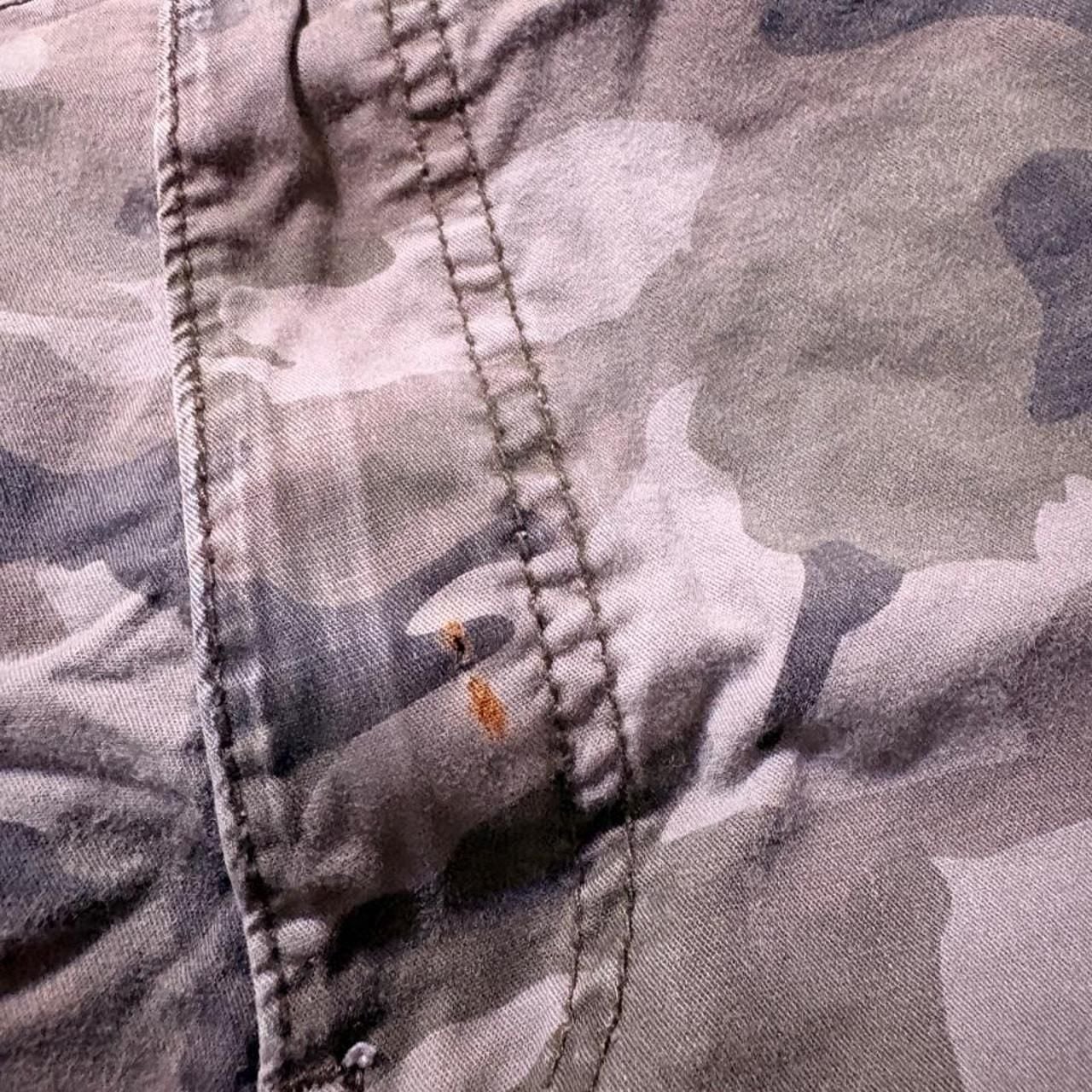 Wrangler Relaxed Fit Cargo Shorts Size 42 Grey Camo 4