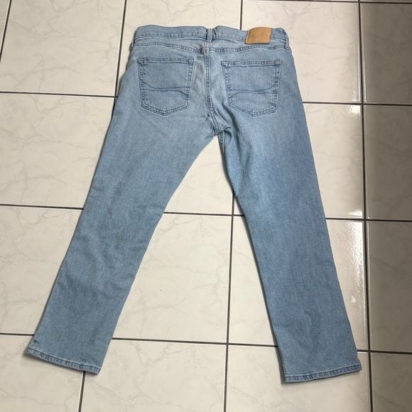 Hollister Light Blue Men's Slim Straight Jeans 32x30 has tear on the back 8