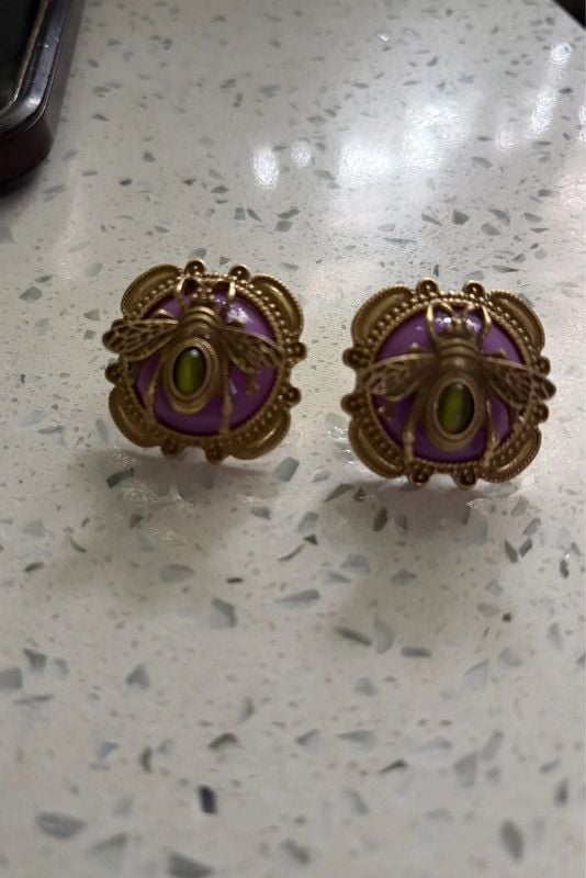 Gorgeous Bronze Setting Bee earrings 3