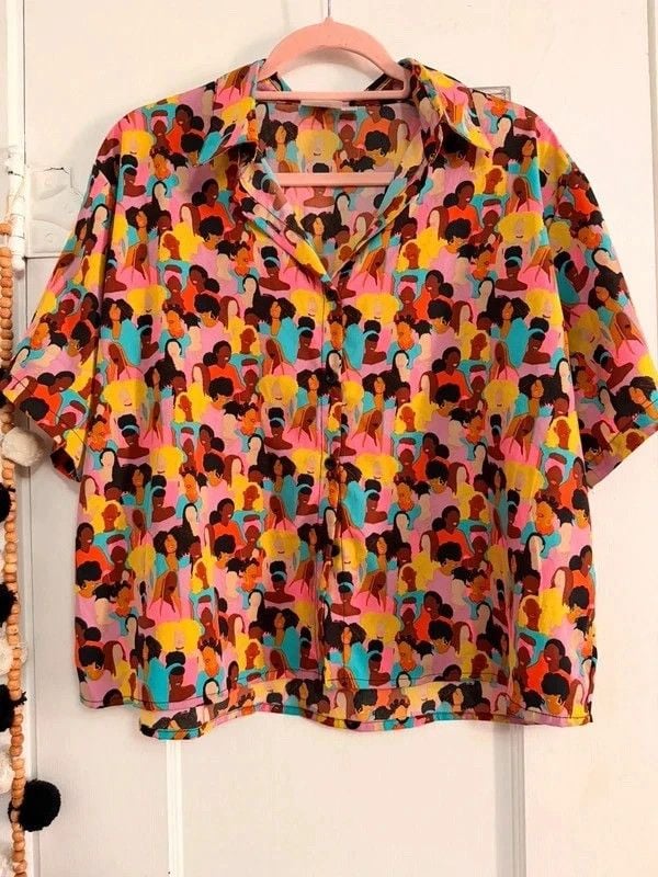 Izzy and Liv Silky Feel Colorful Women Print Blouse Size M 2
