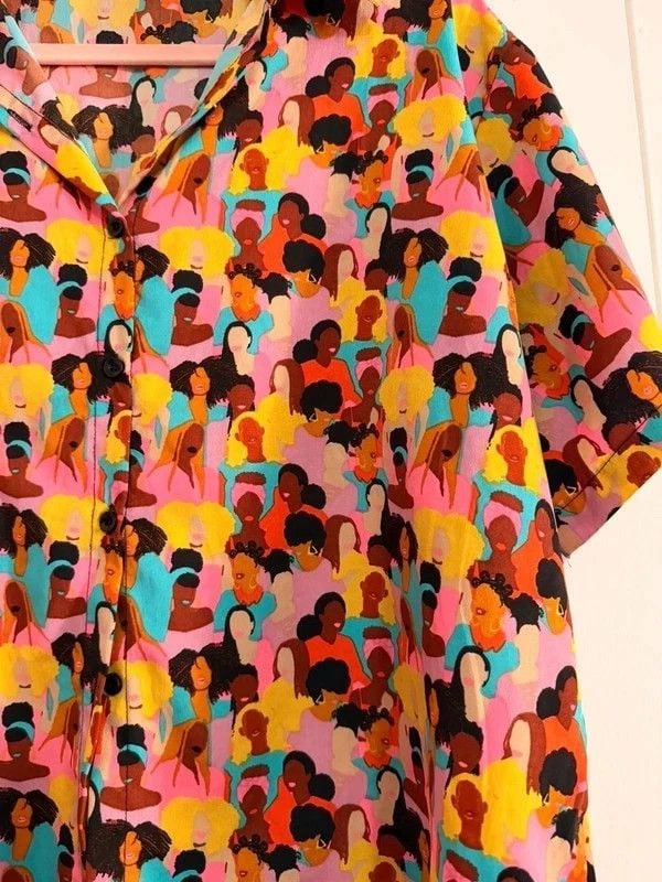 Izzy and Liv Silky Feel Colorful Women Print Blouse Size M 3