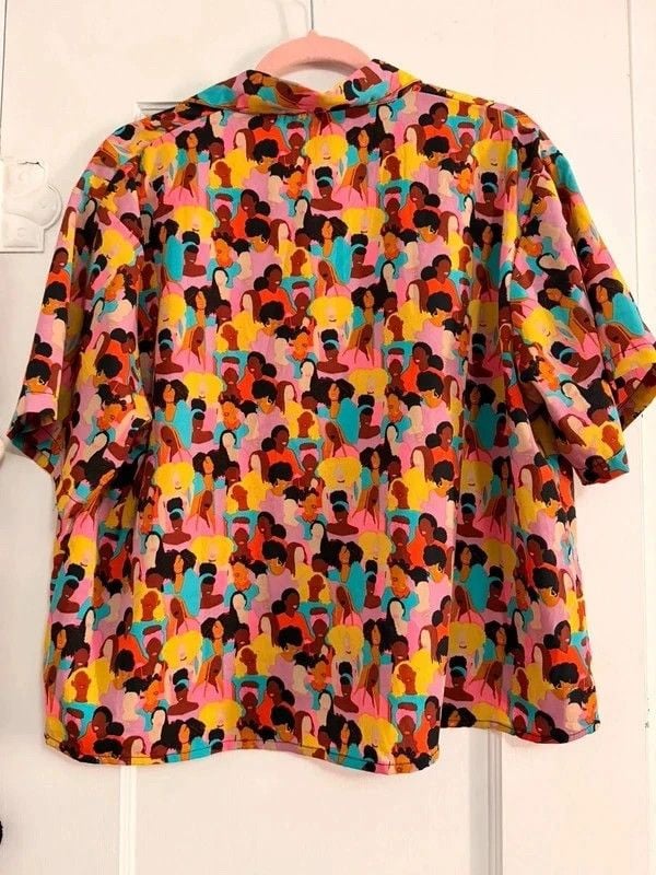 Izzy and Liv Silky Feel Colorful Women Print Blouse Size M 4