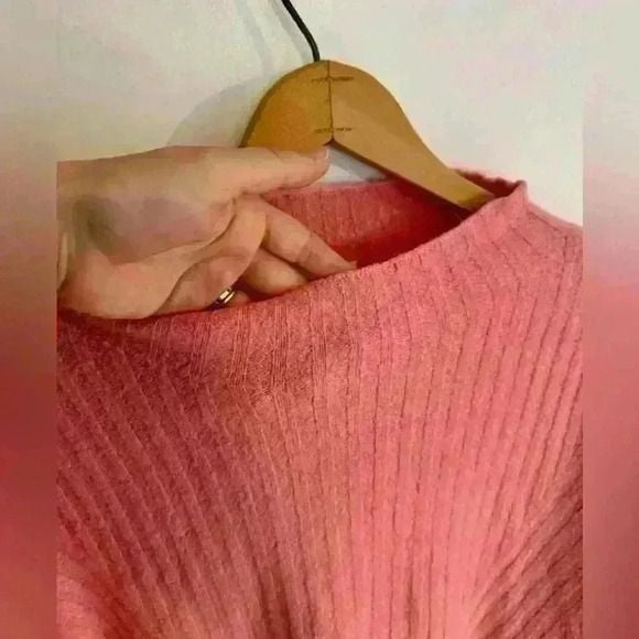Women’s cozy pink knit pullover sweater by Old Navy size medium 3