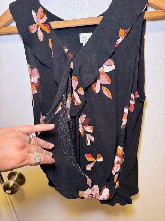 a new day Black Floral Ruffle V-Neck Sleeveless Camisole 3