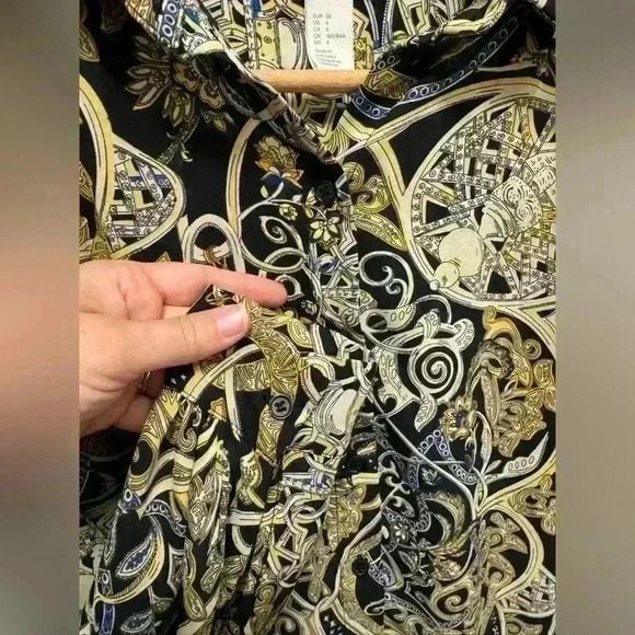 H&M Women Blouse Top Black Gold Floral Geometric Button Collar Long Sleeve US 4 5