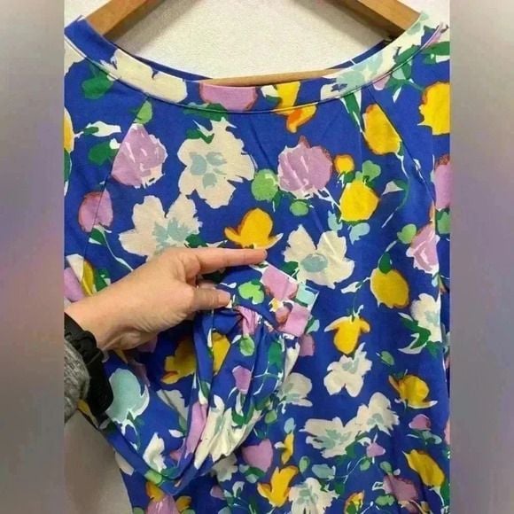 Isaac Mizrahi Live! Women’s floral print long sleeve shirt with boat-neck size M 4