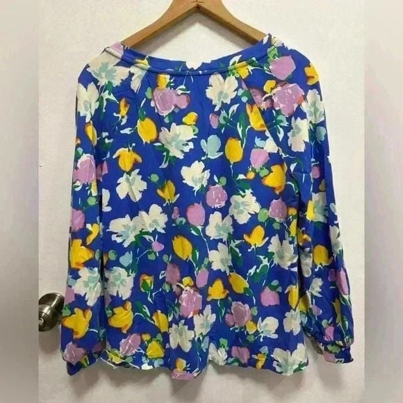 Isaac Mizrahi Live! Women’s floral print long sleeve shirt with boat-neck size M 8