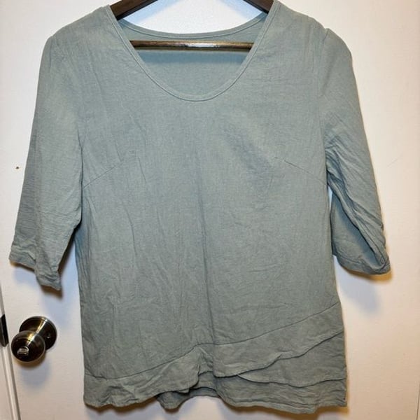 Relaxed Scoop Neck Layered Hem Tunic - Sage Green 100% Cotton Size Medium