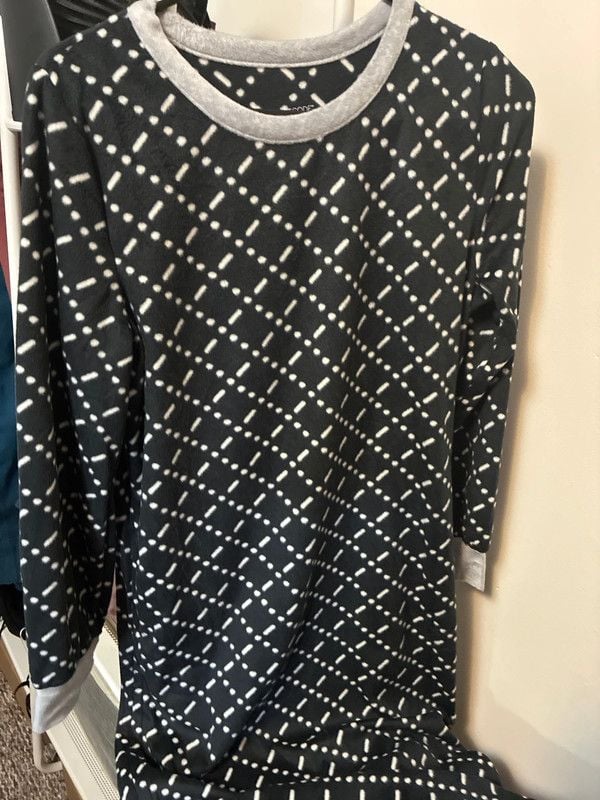 Women’s Cuddl Duds Comfortcode sz small long fleece nightgown black white 2