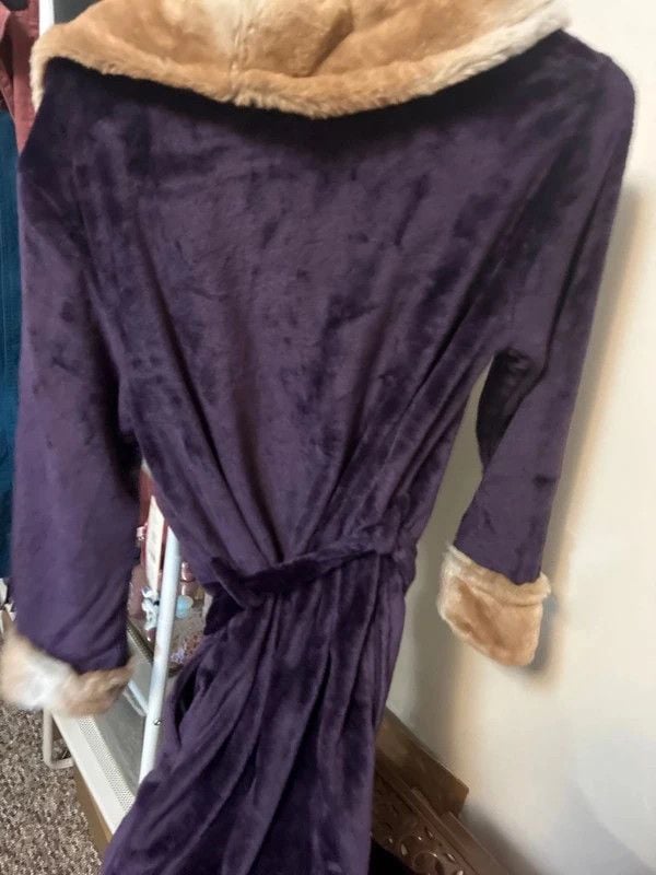 Women’s nwt small purple brown faux fur fleece robe secret treasure 7