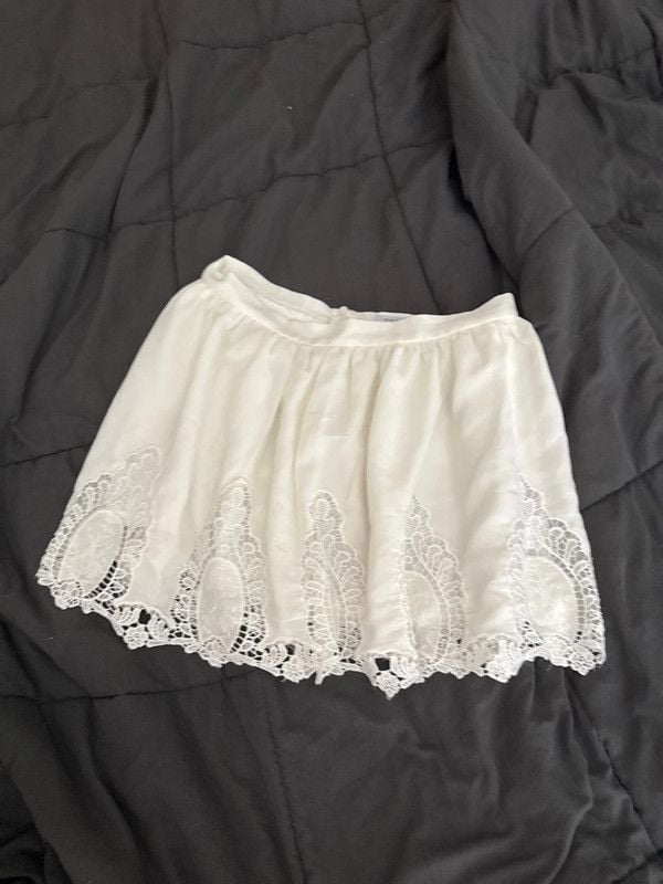 Cute white summer skirt by Tobi 2