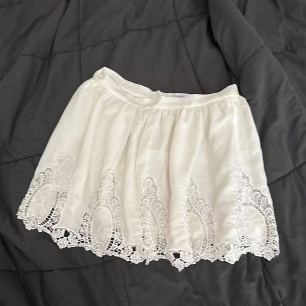 Cute white summer skirt by Tobi