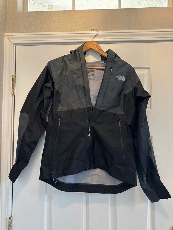 Women’s North Face - Summit Series Windbreaker- S 3