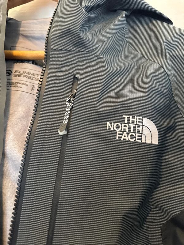 Women’s North Face - Summit Series Windbreaker- S 4