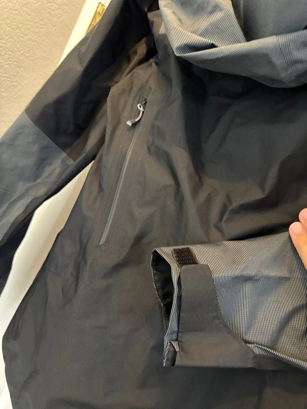 Women’s North Face - Summit Series Windbreaker- S 9