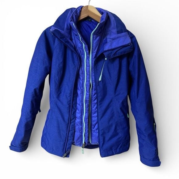 The North Face Women's Hyvent 3 in 1 Hooded Thermoball Eco Triclimate Ski Jacket 2