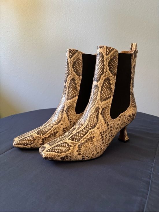 Sam Edelman Lani stone snake-skin bootie. NEW IN BOX 2