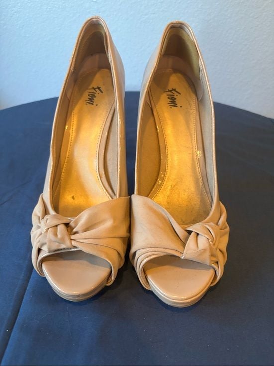 FIONI Clothing Women's Beige Knot Peep-Toe Heels 2