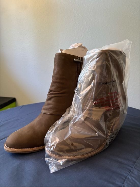 Earth Women's Brown Ankle Boots 2
