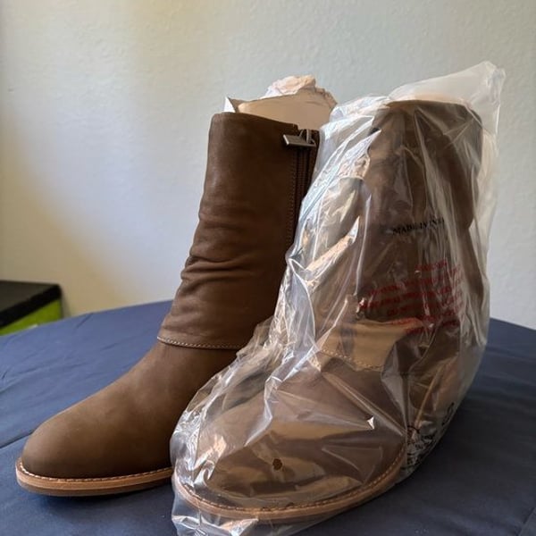 Earth Women's Brown Ankle Boots