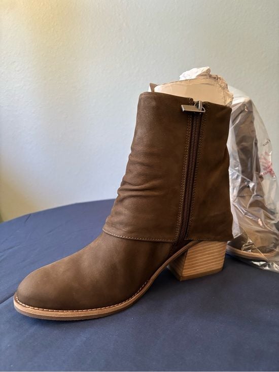 Earth Women's Brown Ankle Boots 3