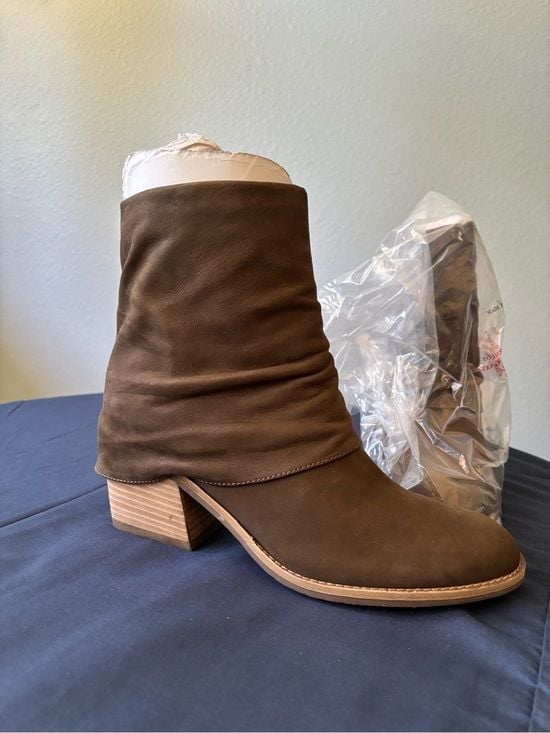 Earth Women's Brown Ankle Boots 4