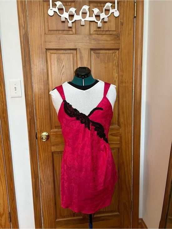 Vintage Gold Label Victoria's Secret Hot Pink Slip with Black Lace Accent 2